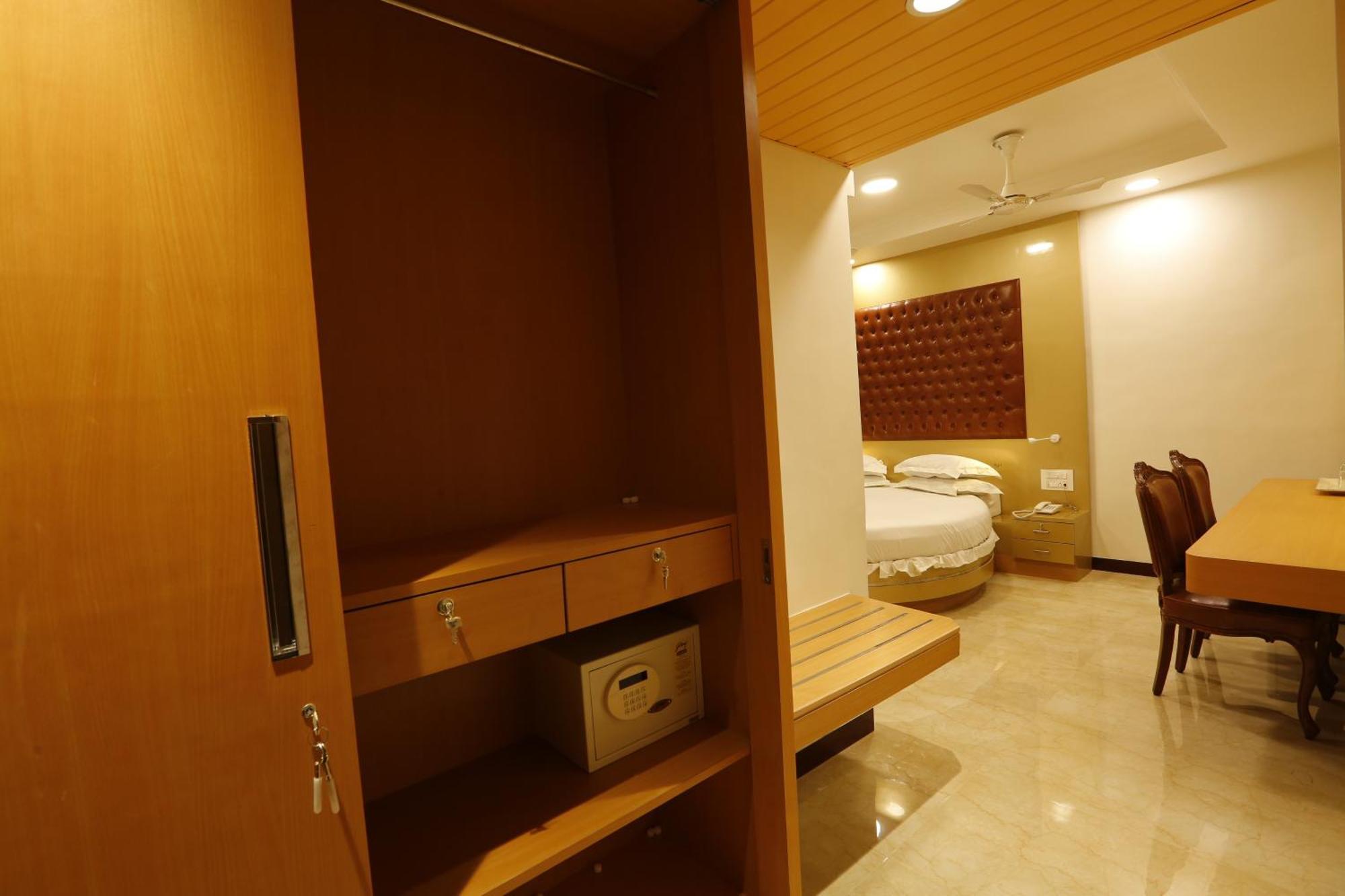 Hotel Ravikiran Alibaug 외부 사진